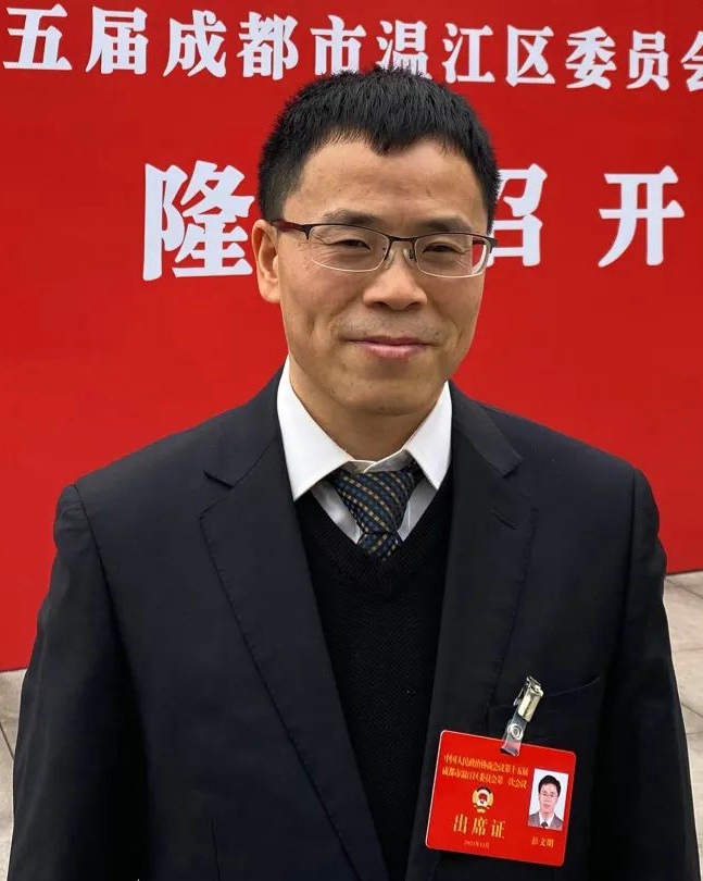 12月17日，区365bet足球官网_28365365体育投注_365体育提现多久到账十五届第一次会议胜利闭幕，会上，区委书记王乾在讲话中提出了两个问题——“接过时代的接力棒，今天的我们要续写这座城市的辉煌，该有怎样的责任担当？驱动这艘承载百万市民美好梦想的航船驶向远方，又该凝聚怎样的力量？”，引起了参会委员们的热议。委员们深感责任重大，同时也信心倍增，纷纷表示将积极发挥作用，切实履职尽责，同心同德、群策群力、共担共享，为建设“幸福温江·美好之城”贡献力量。